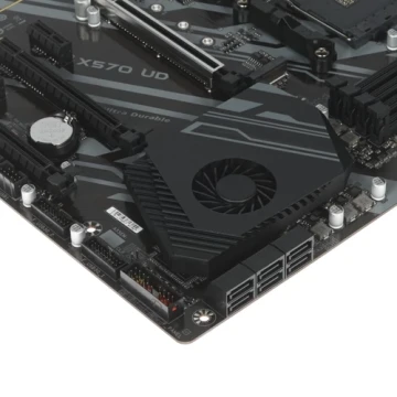 Материнская плата GIGABYTE X570 UD