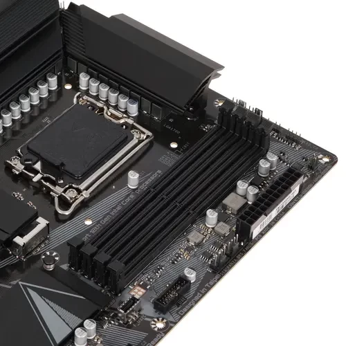 Материнская плата Gigabyte Z690 UD