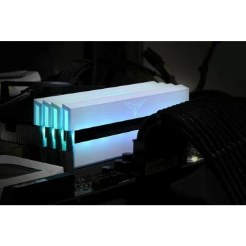 Оперативная память 32 Gb 4000 MHz Team Group T-FORCE Xtreem ARGB White (TF13D432G4000HC18LDC01)