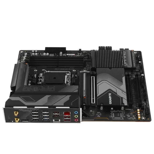 Материнская плата Gigabyte X670 GAMING X AX