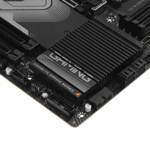 Материнская плата Gigabyte X670 GAMING X AX