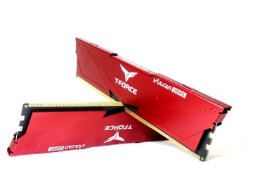 Оперативная память 32 Gb 5200 MHz Team Group T-FORCE VULCAN Red (FLRD532G5200HC40CDC01)