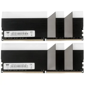 Оперативная память 16 Gb 4400 MHz Thermaltake TOUGHRAM RGB Black (R009D408GX2-4400C19A)
