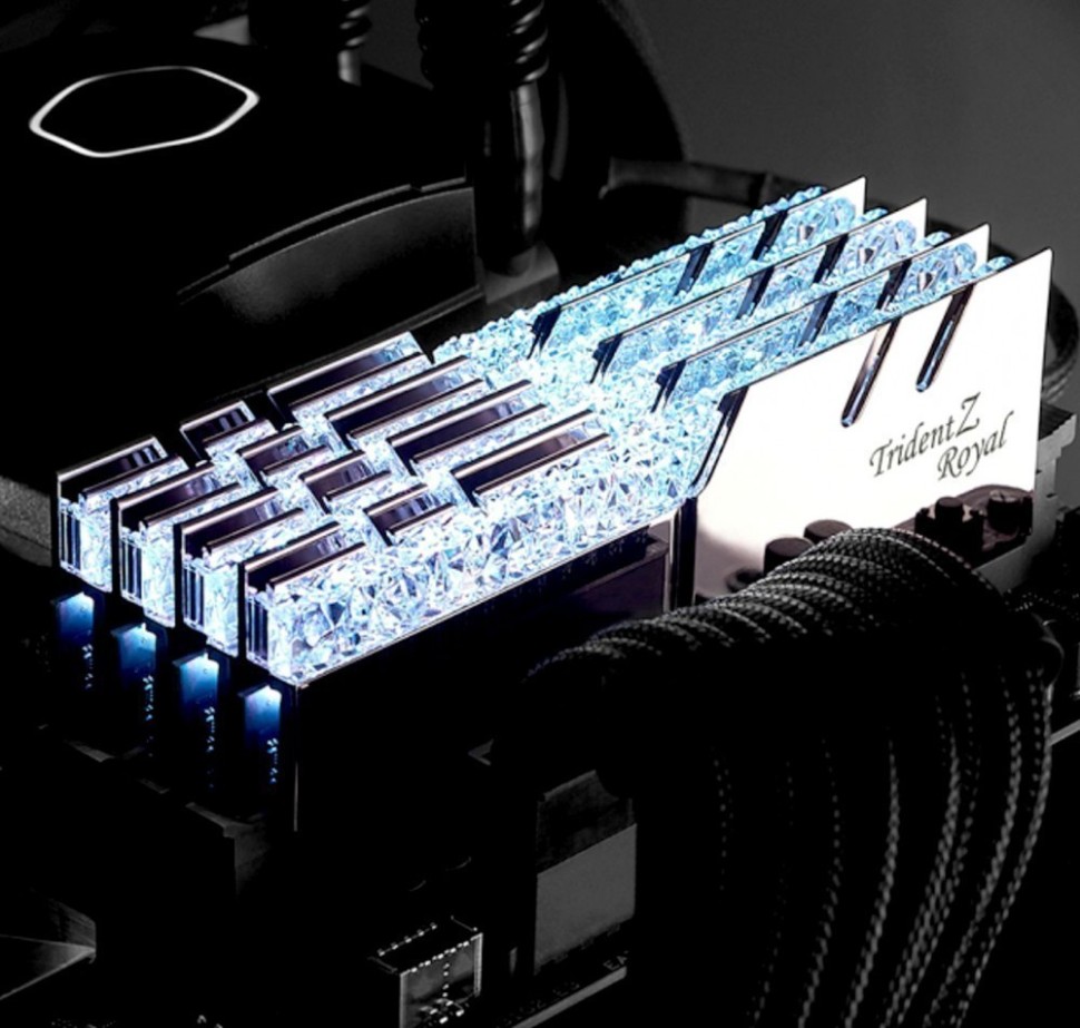 Оперативная память 64 Gb 4000 MHz G.Skill TRIDENT Z ROYAL Silver (F4-4000C18D-64GTRS)