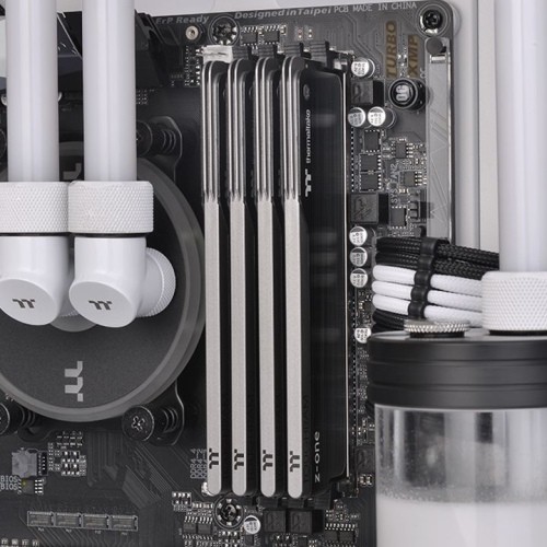 Оперативная память 8 Gb 3200 MHz Thermaltake TOUGHRAM Z-ONE Black (R010D408GX1-3200C16S)