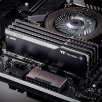 Оперативная память 8 Gb 3200 MHz Thermaltake TOUGHRAM Z-ONE Black (R010D408GX1-3200C16S)
