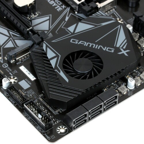 Материнская плата GIGABYTE X570 GAMING X